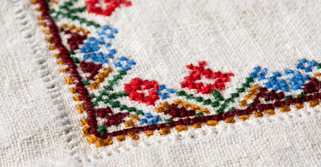 Hungarian-Roots-in-Embroidery-2