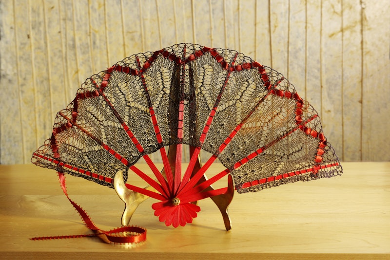 lace fan