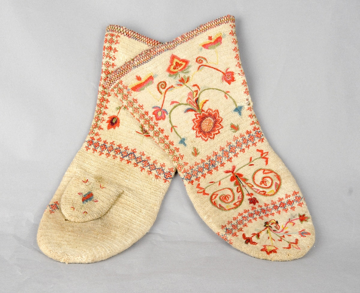 Nalbinding Mittens