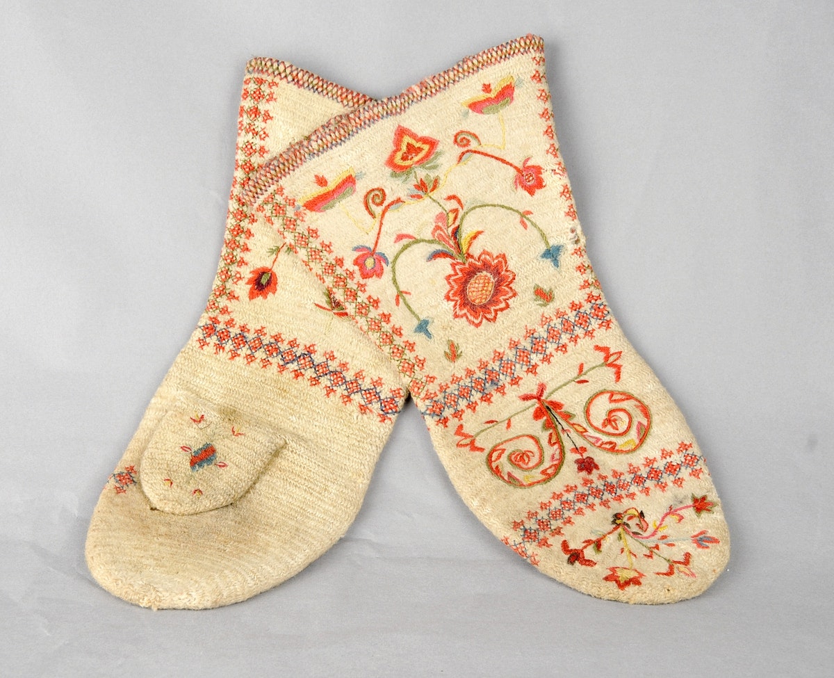 Nalbinding Mittens