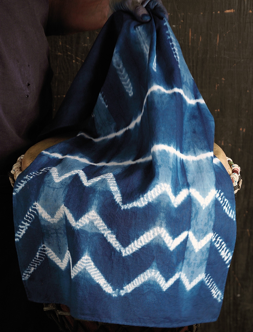 An Indigo Stitch-Resist Scarf to Dye Image