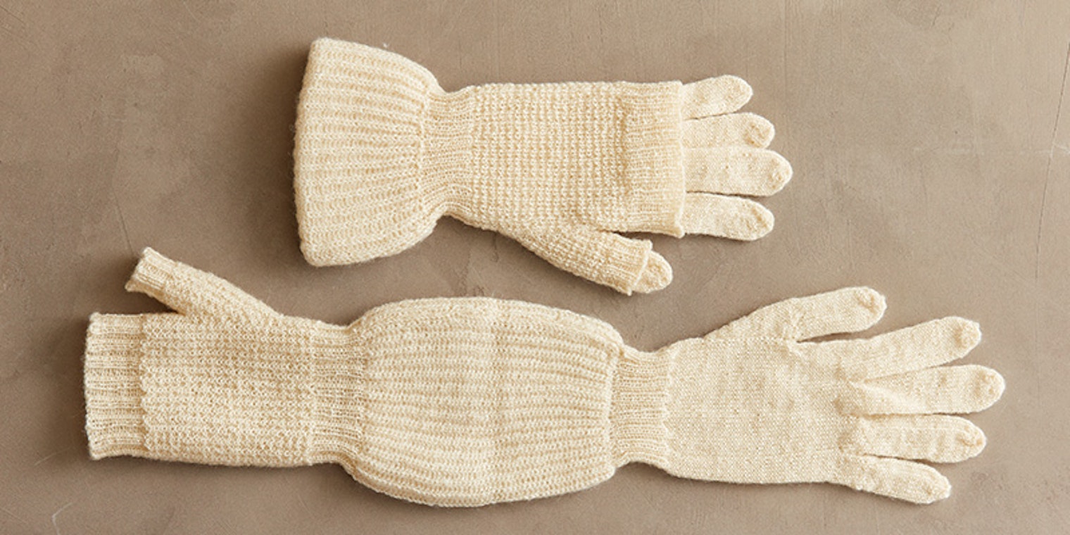The ingenious construction—a double-layer glove made in fine yarn on fine needles with the lower layer a fully fashioned glove complete with fingers, while the upper one is fully fashioned over the hand but without fingers—will astound family and friends!