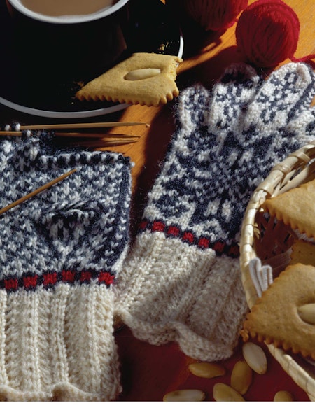 A Modern Take on Vintage Knitted Gloves: The Magpie Gloves