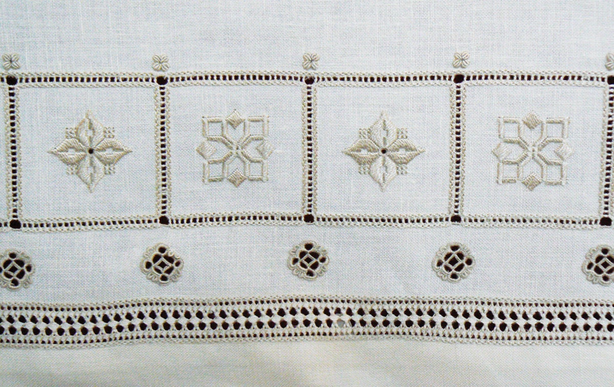 Header-Punto-Antico-Tablecloth