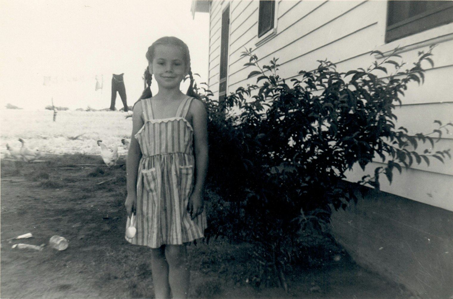 Linda-in-feed-sack-dress