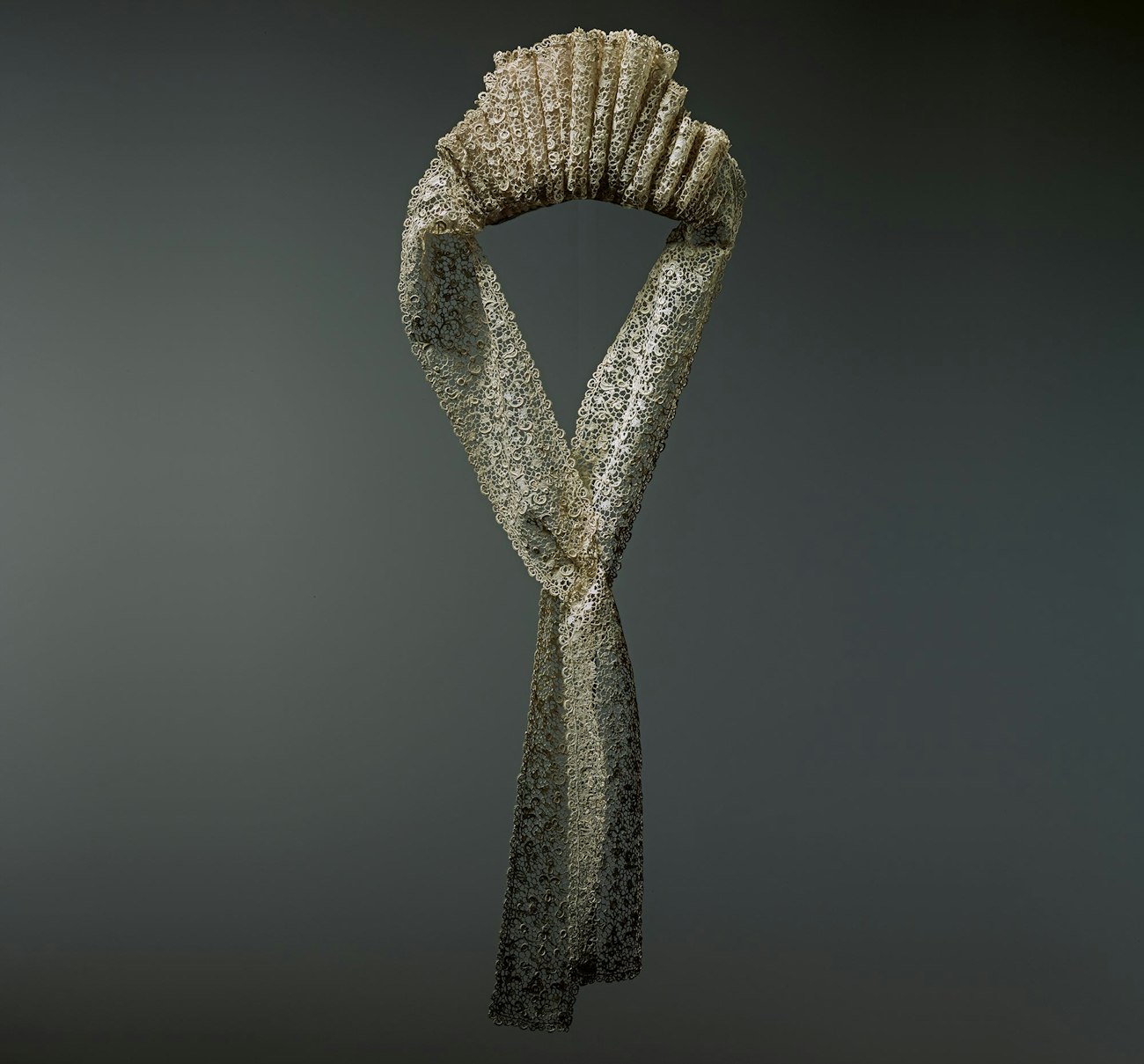 Threads of Power: Lace from the Textilmuseum St. Gallen