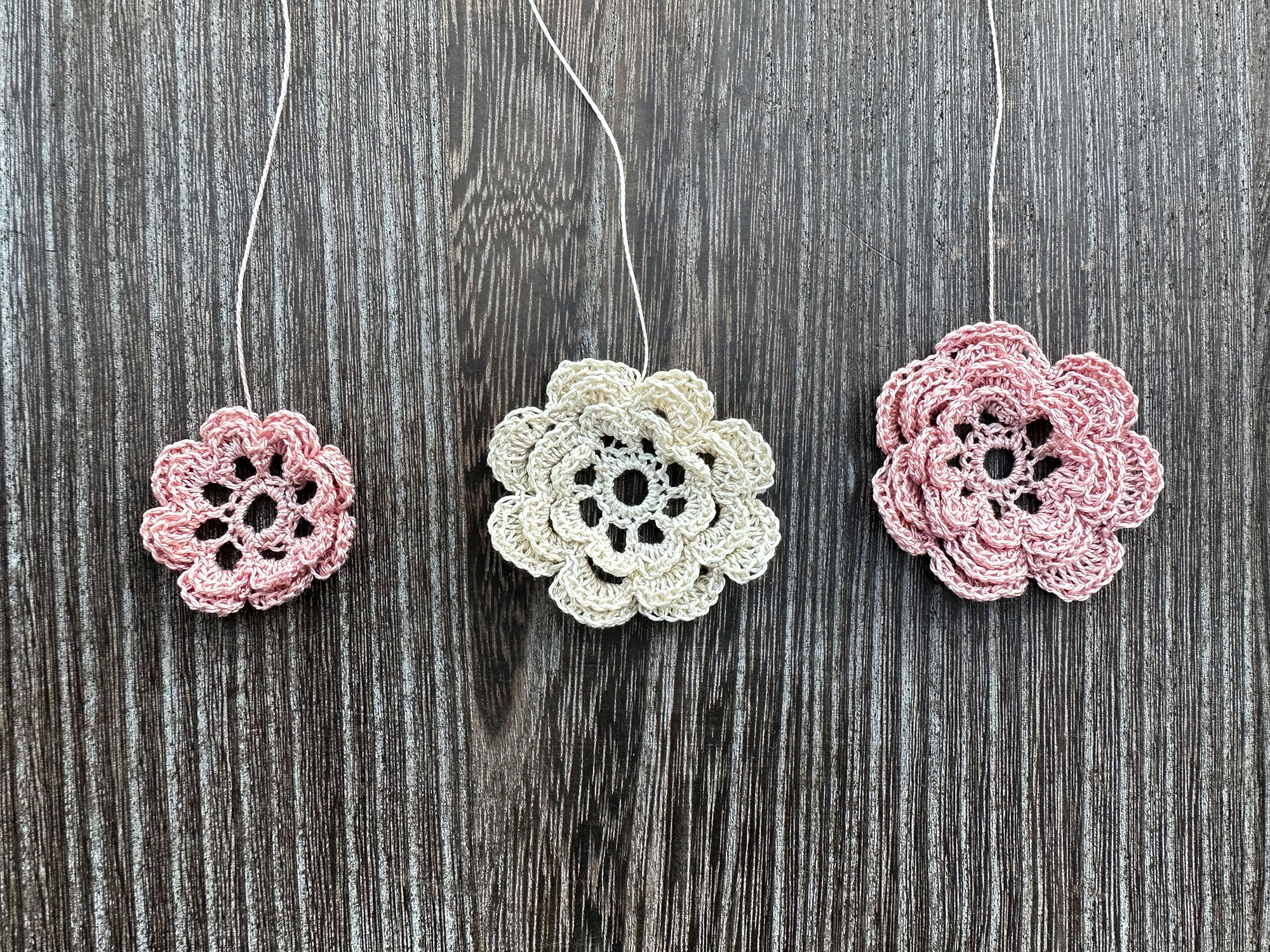  A Bouquet of Irish Crochet Roses Image
