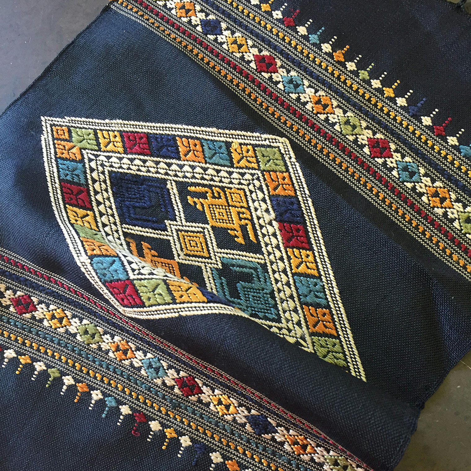 Laos-Silk-Weaving