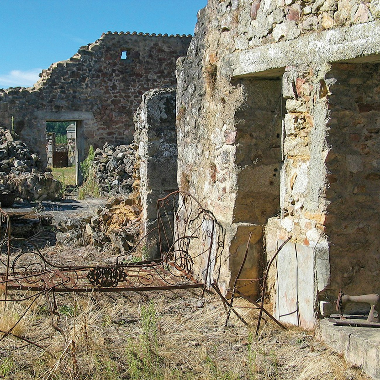 Sewing-Machines-Oradour-sur-Glane-3