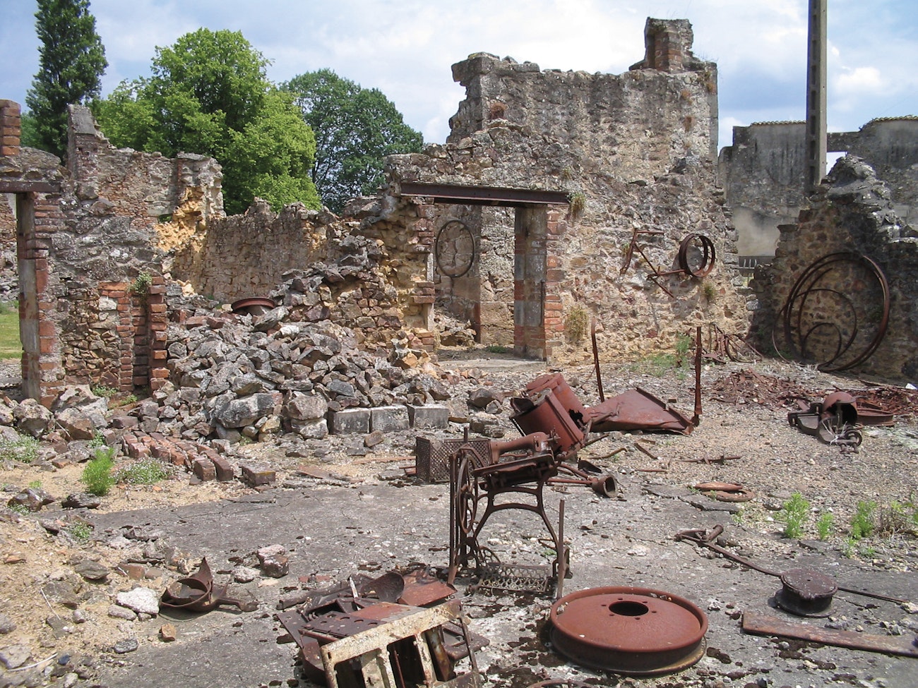 Sewing-Machines-Oradour-sur-Glane-2