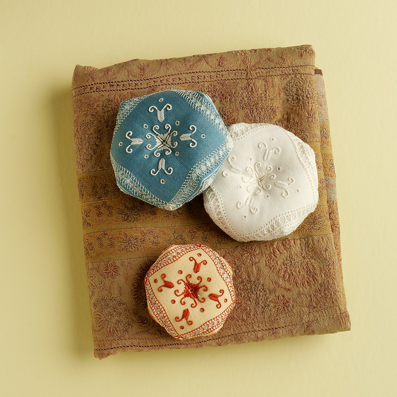 A-Punto-Antico-Biscornu-Pincushion-to-Stitch