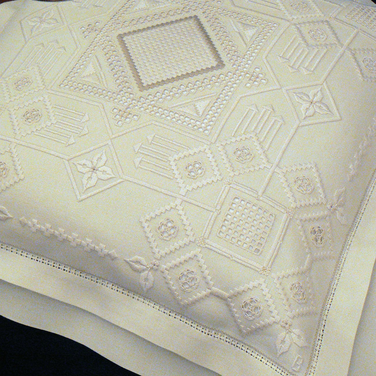 Punto-Antico-Pillow