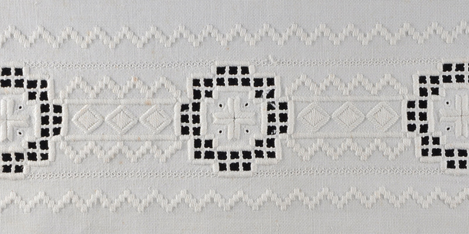 hardanger-embroidery-needlework-to-do-when-loneliness-comes-piecework