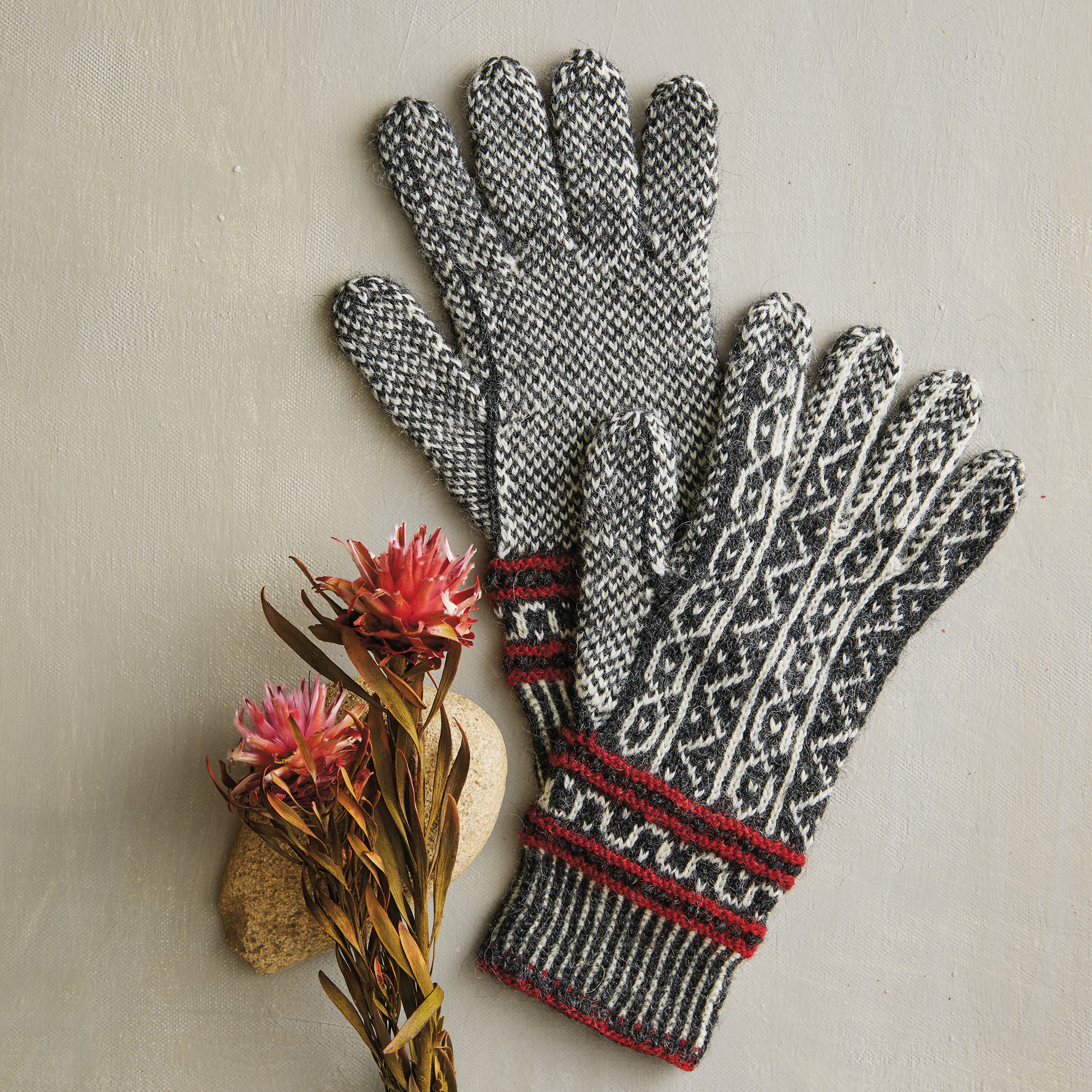 A Modern Take on Vintage Knitted Gloves: The Magpie Gloves | PieceWork