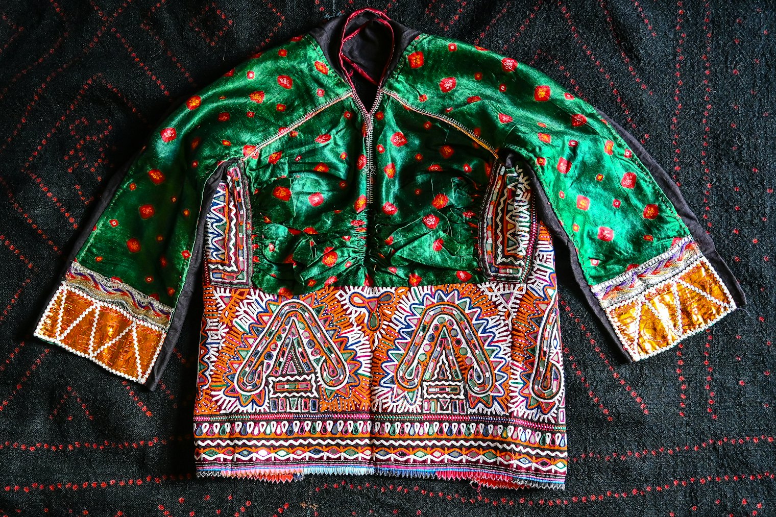 Kapadu, backless blouse, Dhebaria Rabari, circa 1980. Dhebaria Rabari women traditionally stitched devadi, or shrine, patterns in bakhiya at the neck, center front, and raglan sleeve seams.  In this subgroup, the mark of suhag was the small mugro motif stitched in bakhiya in the middle of the center front seam. Collection of the author. All photos by Judy Frater unless otherwise noted.