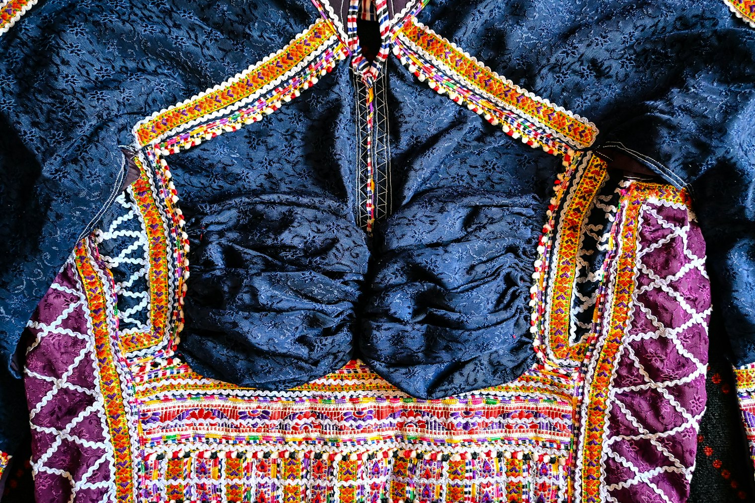 Kapadu, backless blouse, Dhebaria Rabari, Kukadsar, circa 2010. As time went on, Dhebaria Rabari women began to machine stitch bakhiya on their blouses, and the mugro motif signifying suhag was eliminated. Collection of the author.