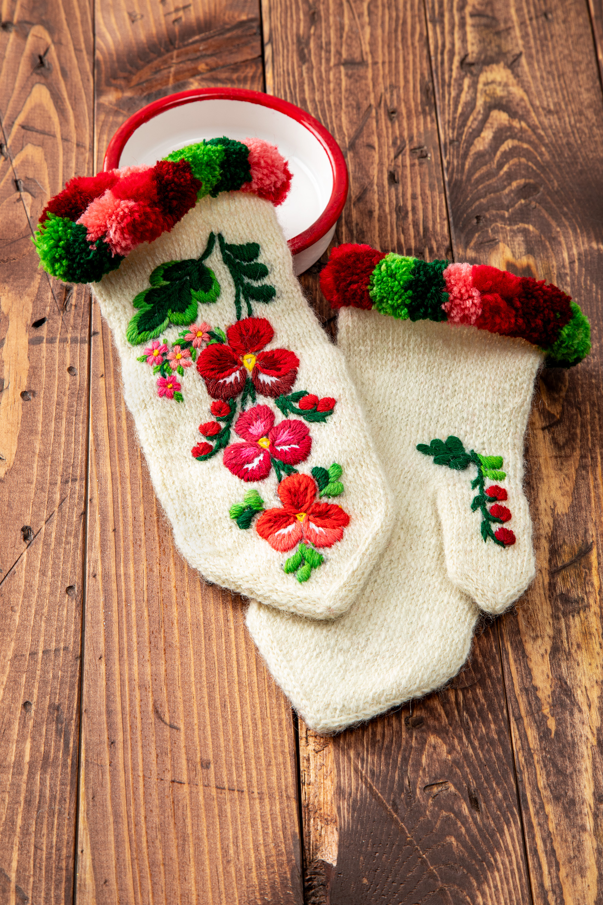 Spirit of Dalarna Mittens Image