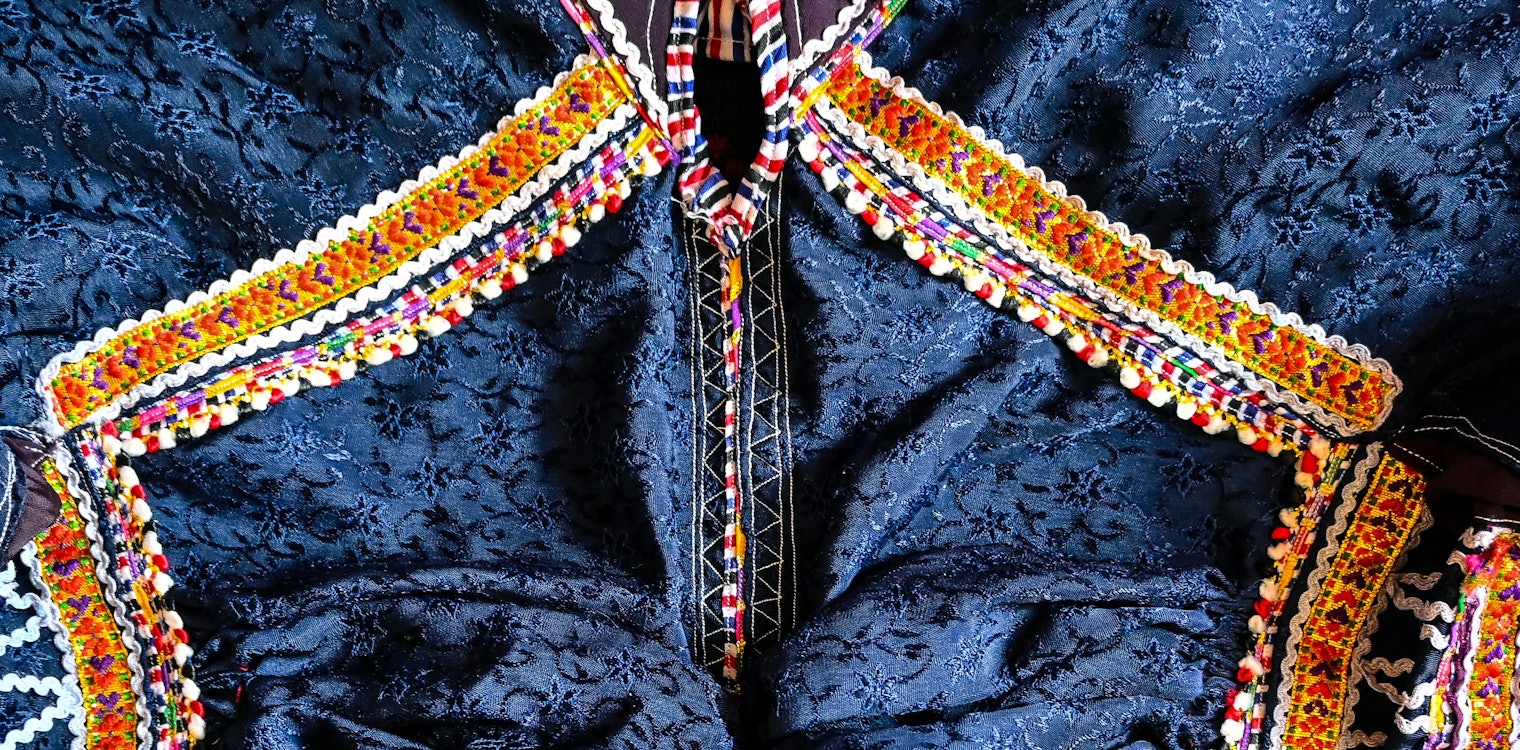 Kapadu detail showing a lack of the central mugro motif.