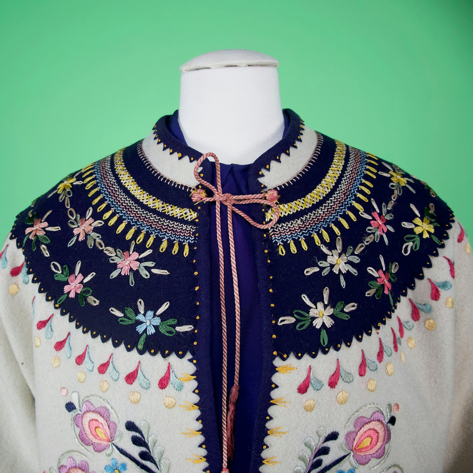 Detail of the jacket yoke.
