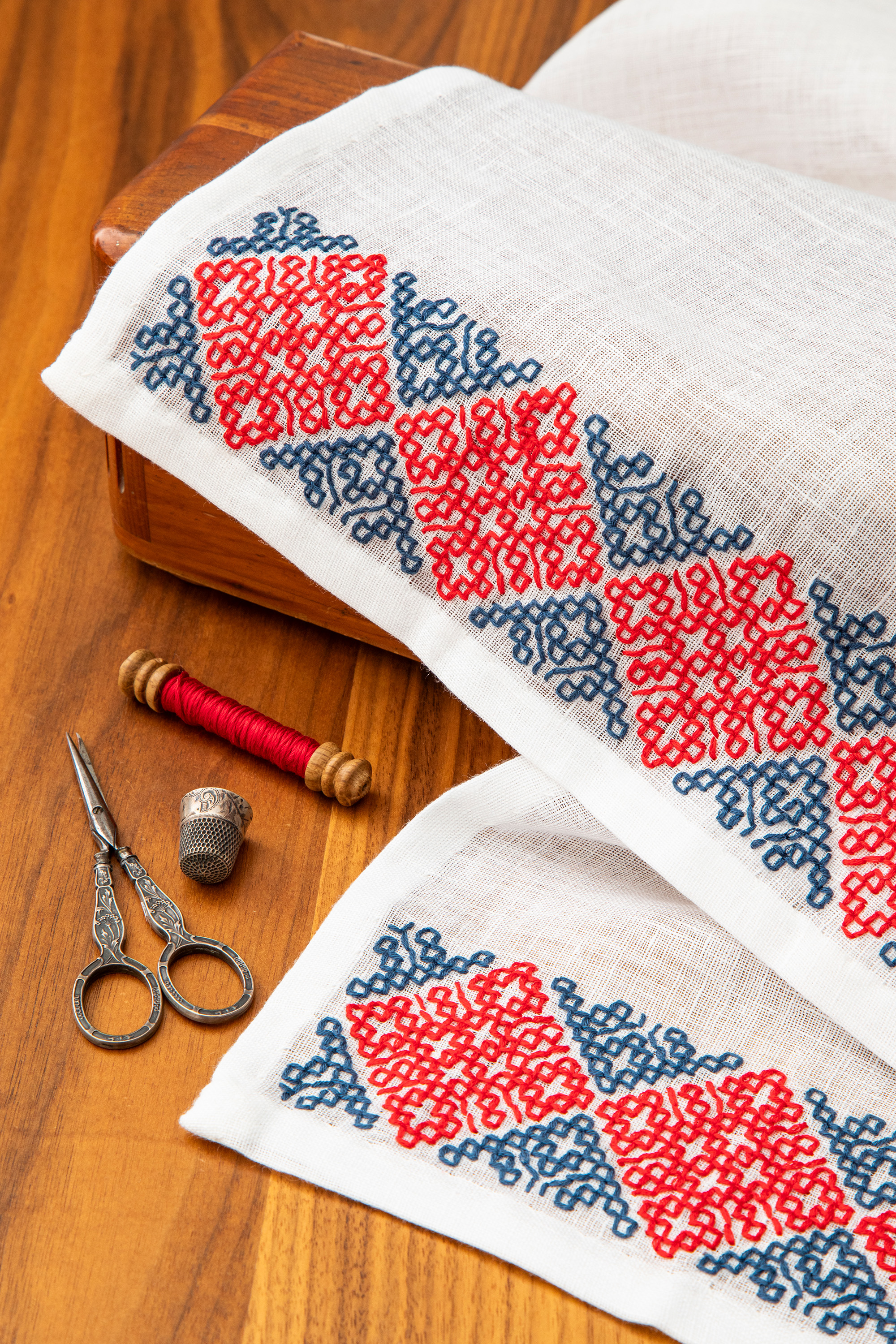 Karelian Double Run Scarf: Inspiration from the Craft Museum of Finland Image