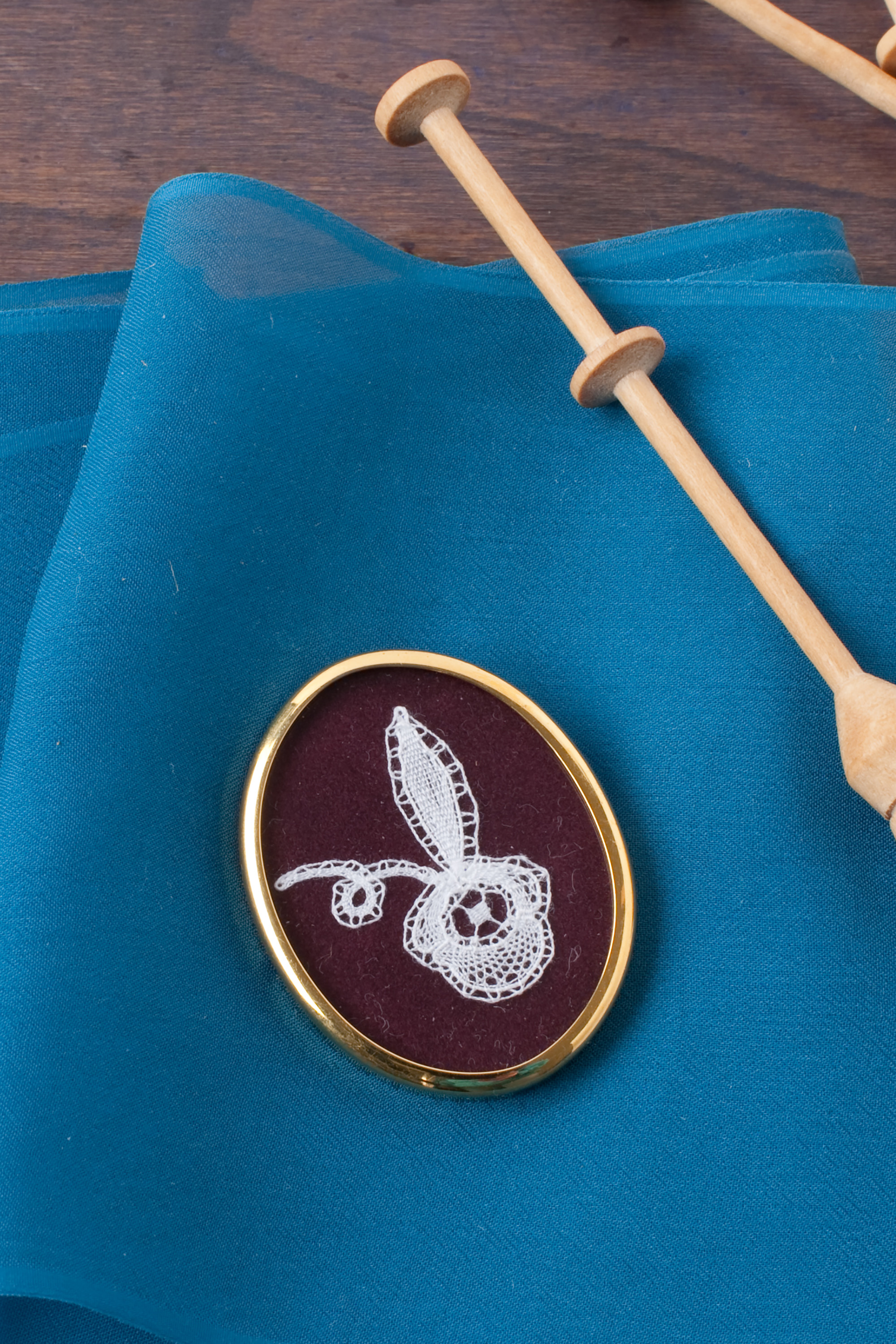 A Taste of Honiton eBook: Honiton Bobbin Lace Flower Motif to Make Image