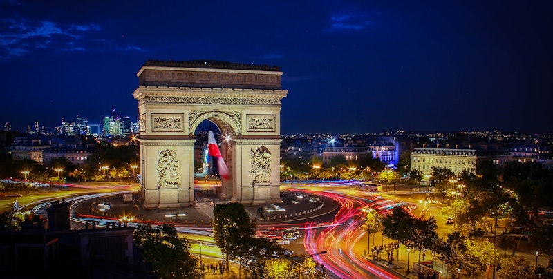 florian-wehde-arc de triomphe-unsplash