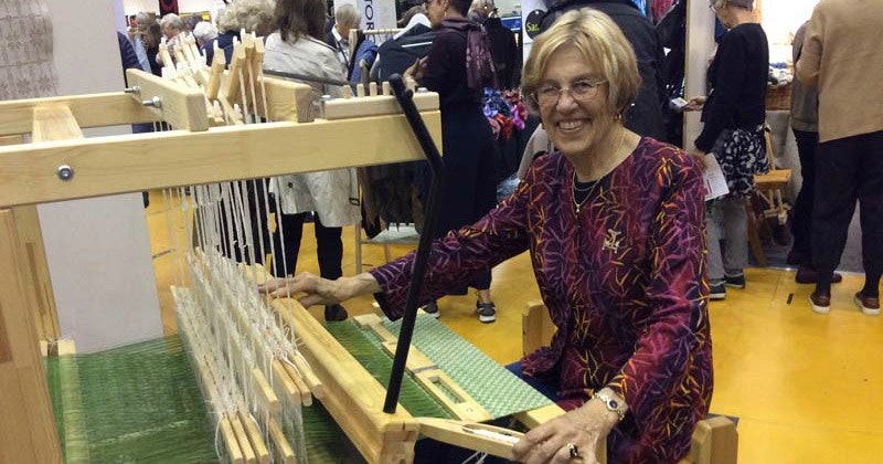 Weaving on a Julia (1)--800x420
