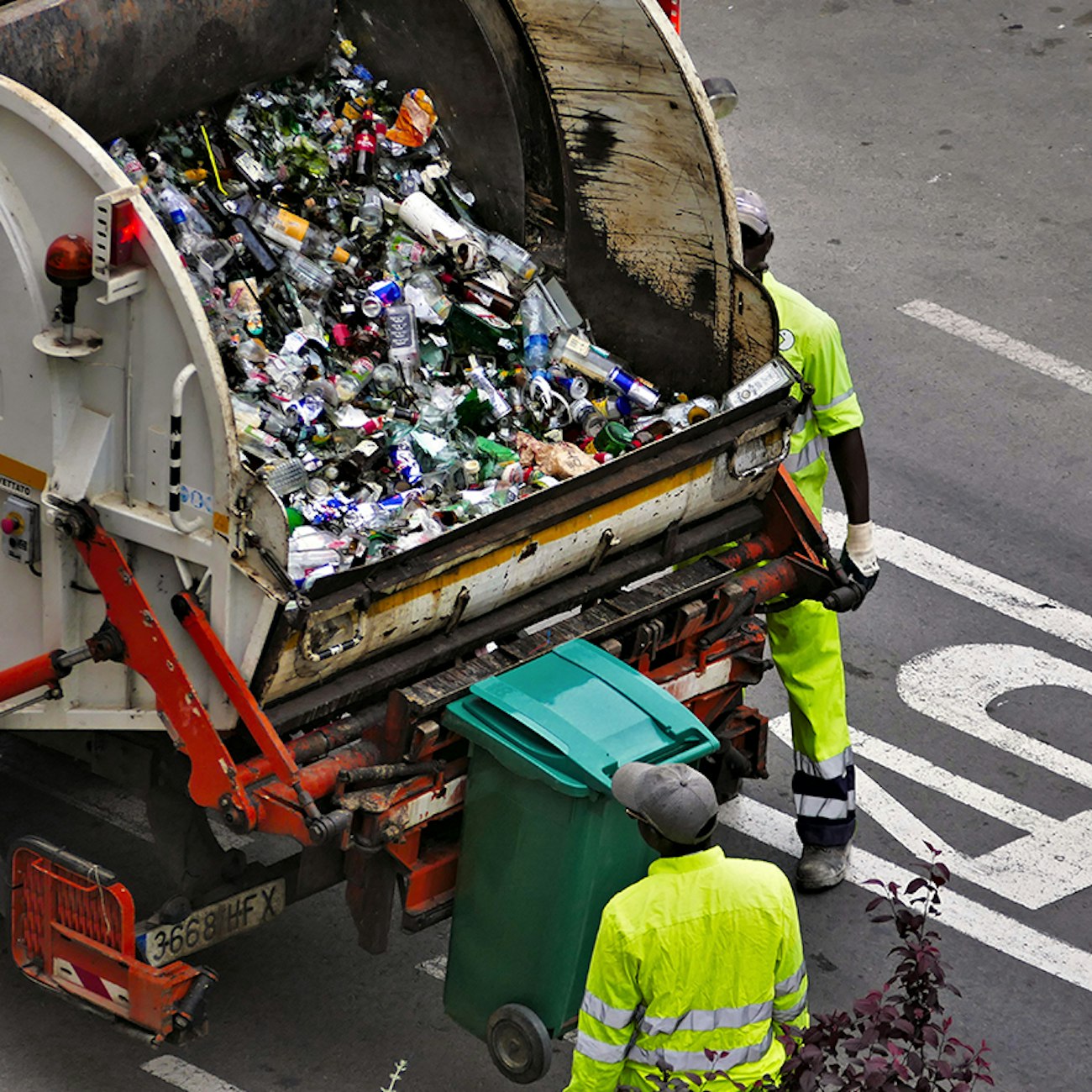 zibik-trash truck-unsplash