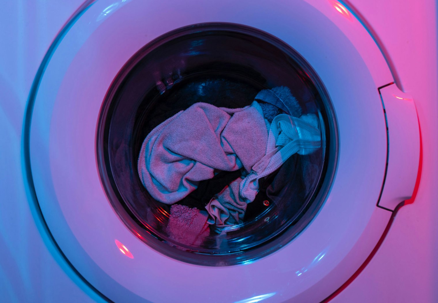 Washing Machine photo by Engin Akyurt on Unsplash