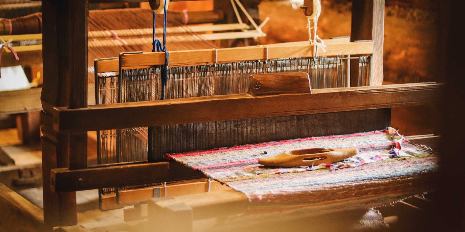 Loom with cloth