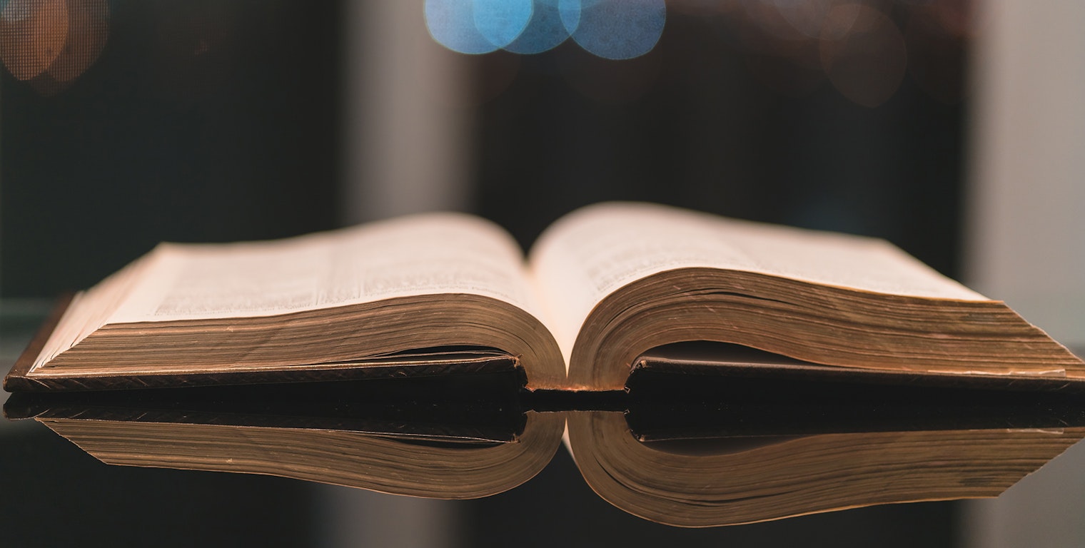 armando-arauz open book-unsplash