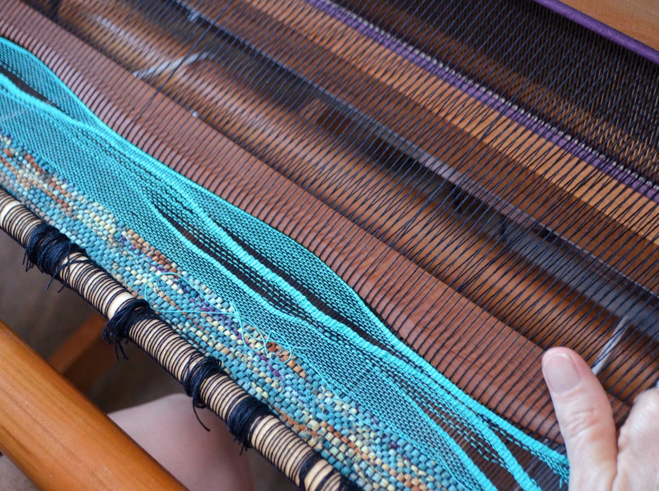 weaving-with-a-wave-stick-3