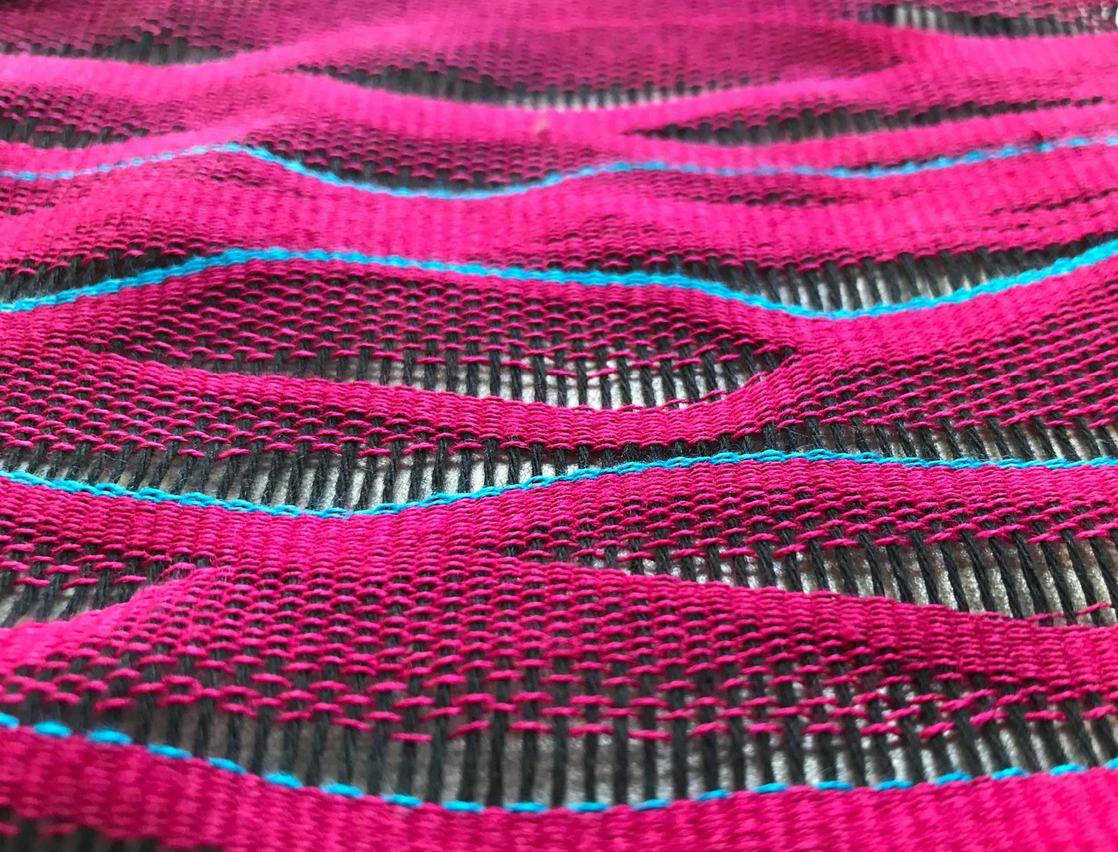 Weaving Curves with a Wave Stick