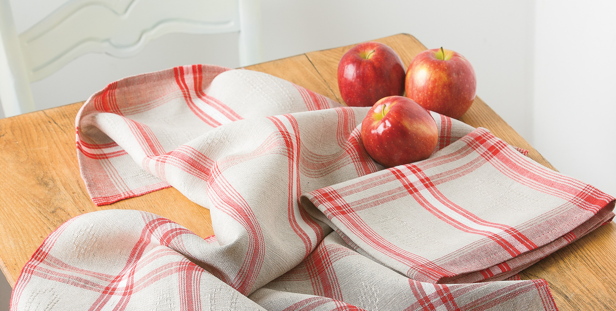 Happy Shuttle and Stars Linen Towel Pattern Image