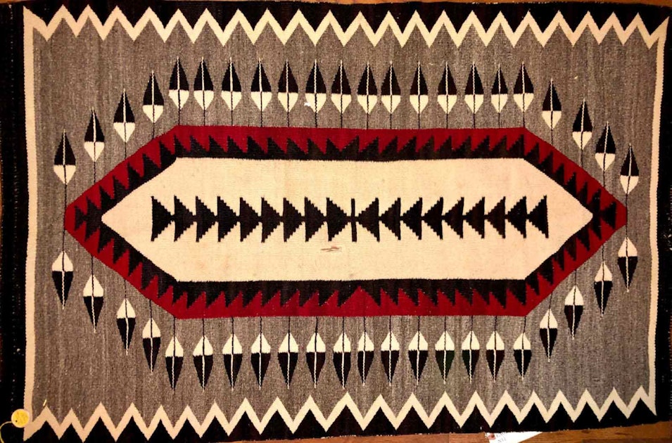 The World&rsquo;s Largest Navajo Rug | Handwoven