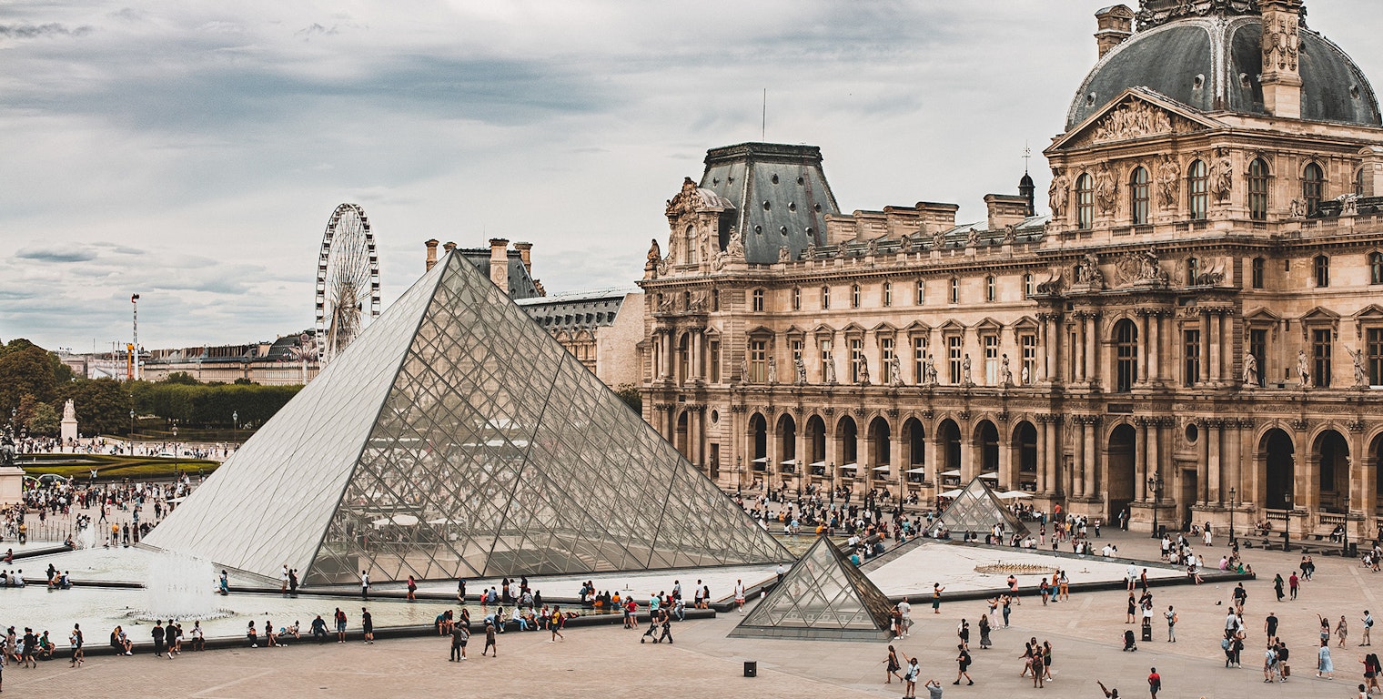 Louvre mika-baumeister-unsplash