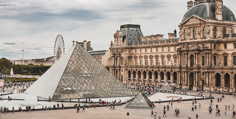 Louvre mika-baumeister-unsplash