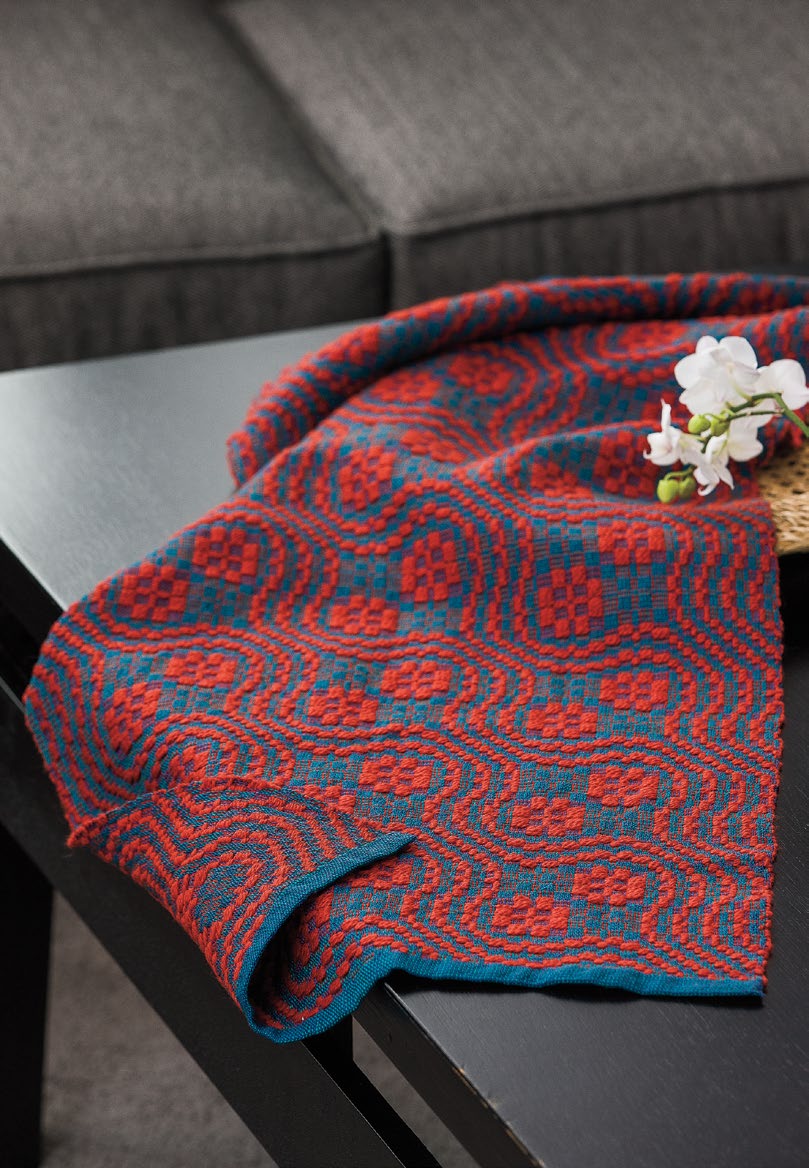 Wandering Vine Table Runner Pattern Image