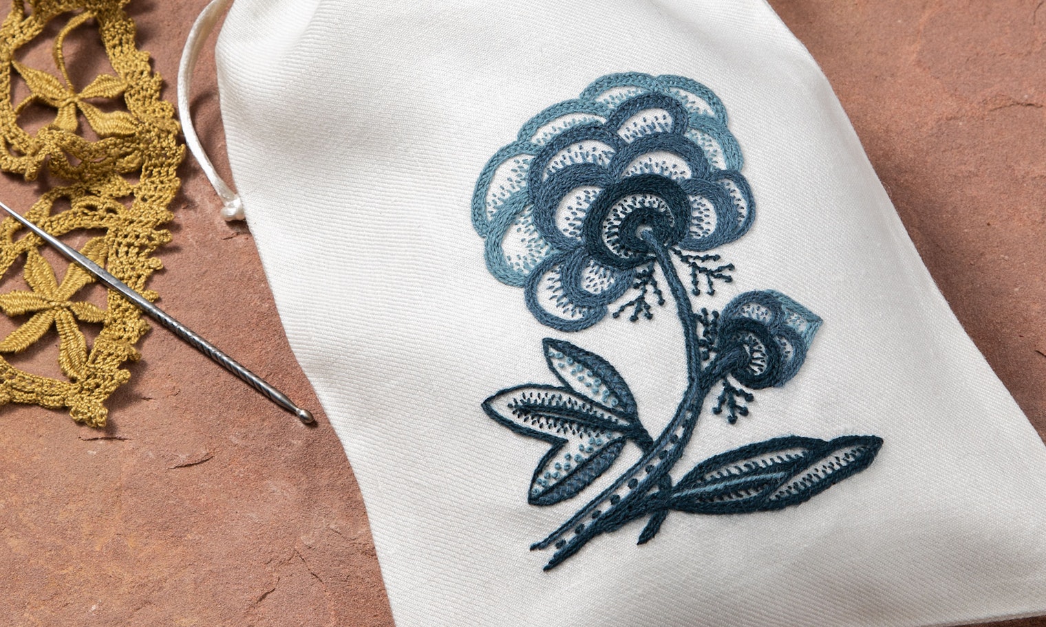 Deanna Hall West‘s Jacobean Crewelwork Project Bag.