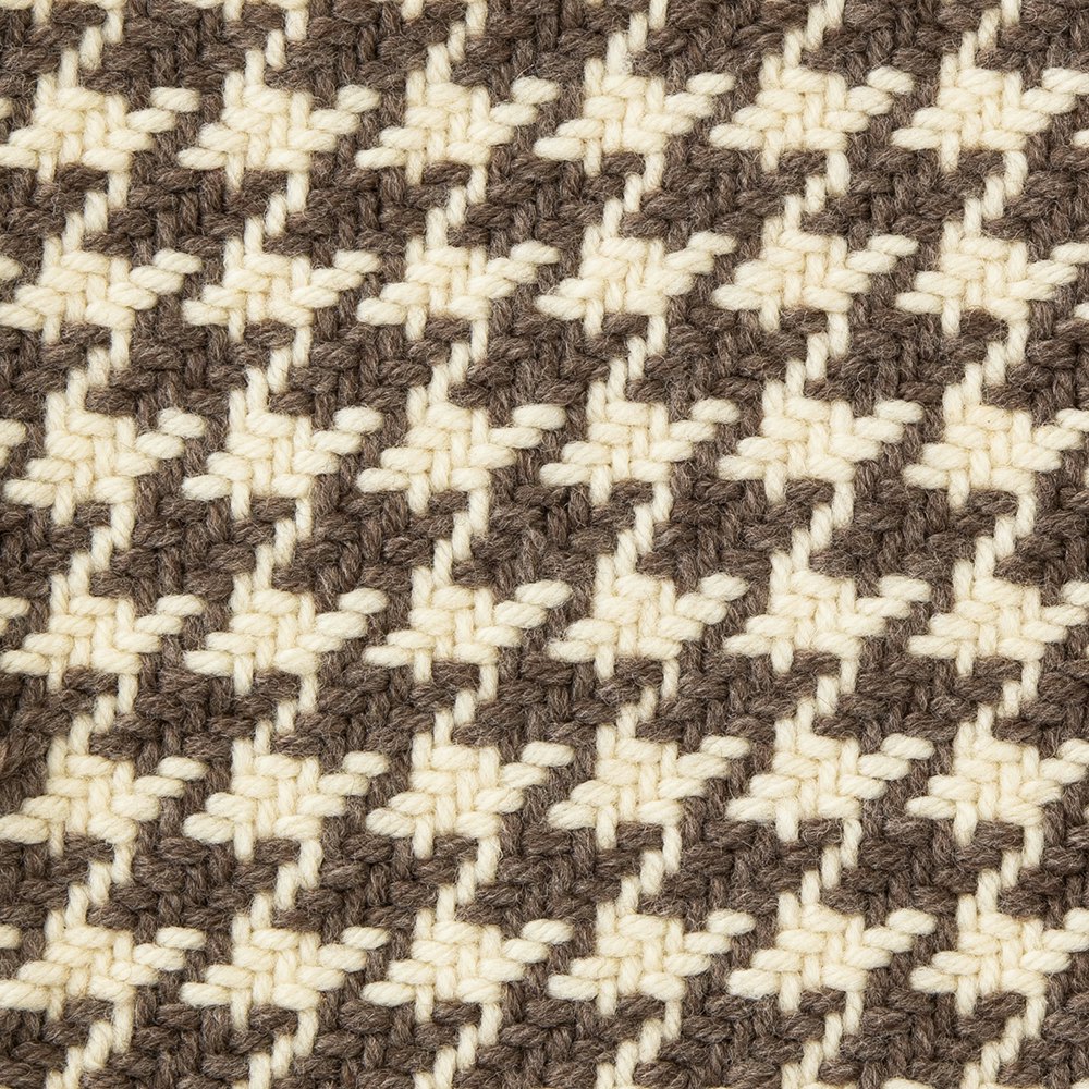 Sample 4: 4-shaft houndstooth. This warp was sett a bit tighter, and the classic jagged houndstooth patterning remains clear after finishing. More aggressive finishing might make for rounded corners.