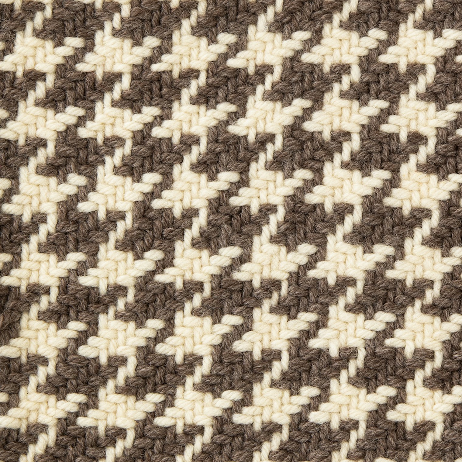 Sample 4: 4-shaft houndstooth. This warp was sett a bit tighter, and the classic jagged houndstooth patterning remains clear after finishing. More aggressive finishing might make for rounded corners.