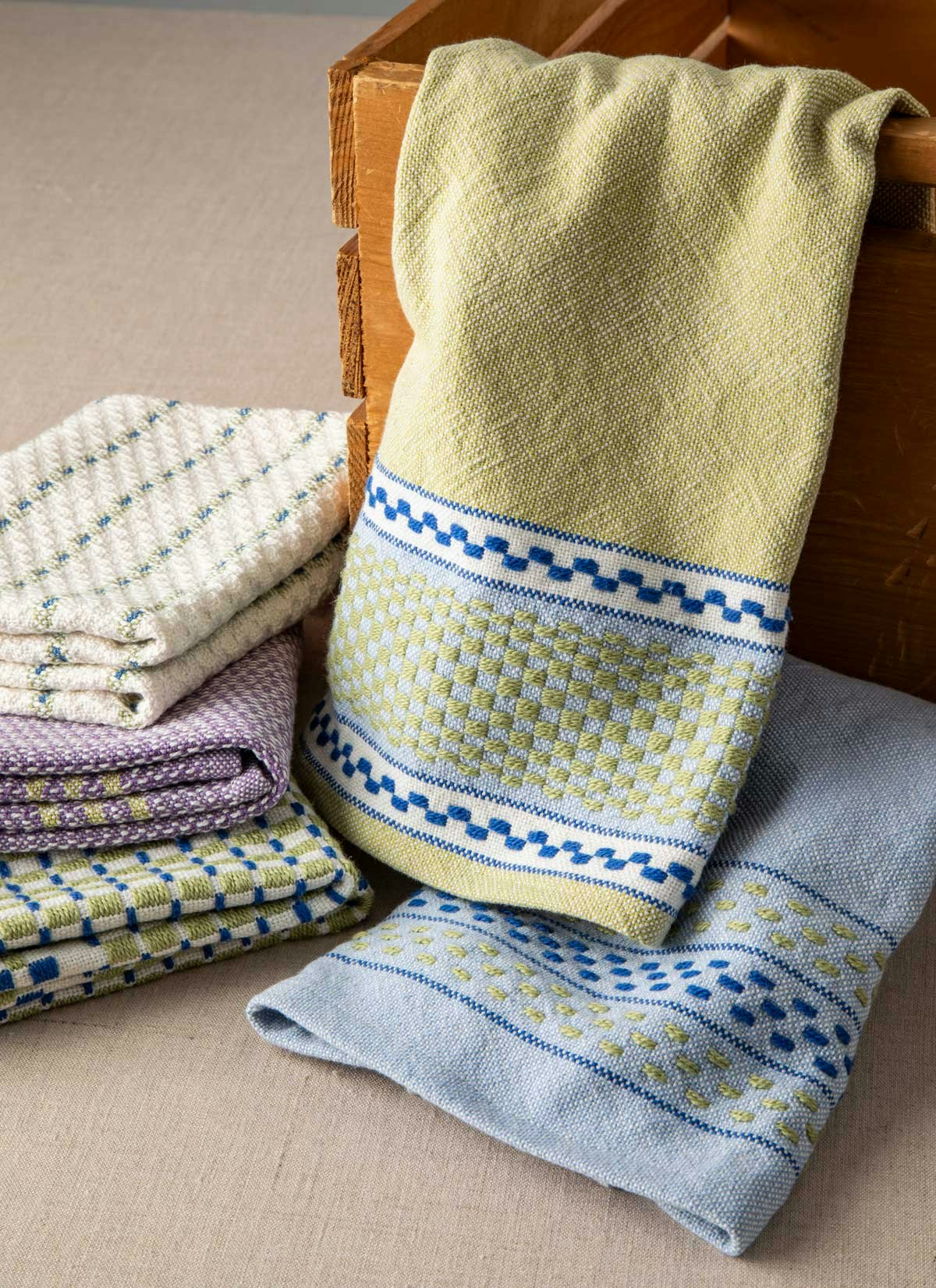 Malynda Allen’s Garden Path Towels use a monk’s belt threading and five treadling variations.