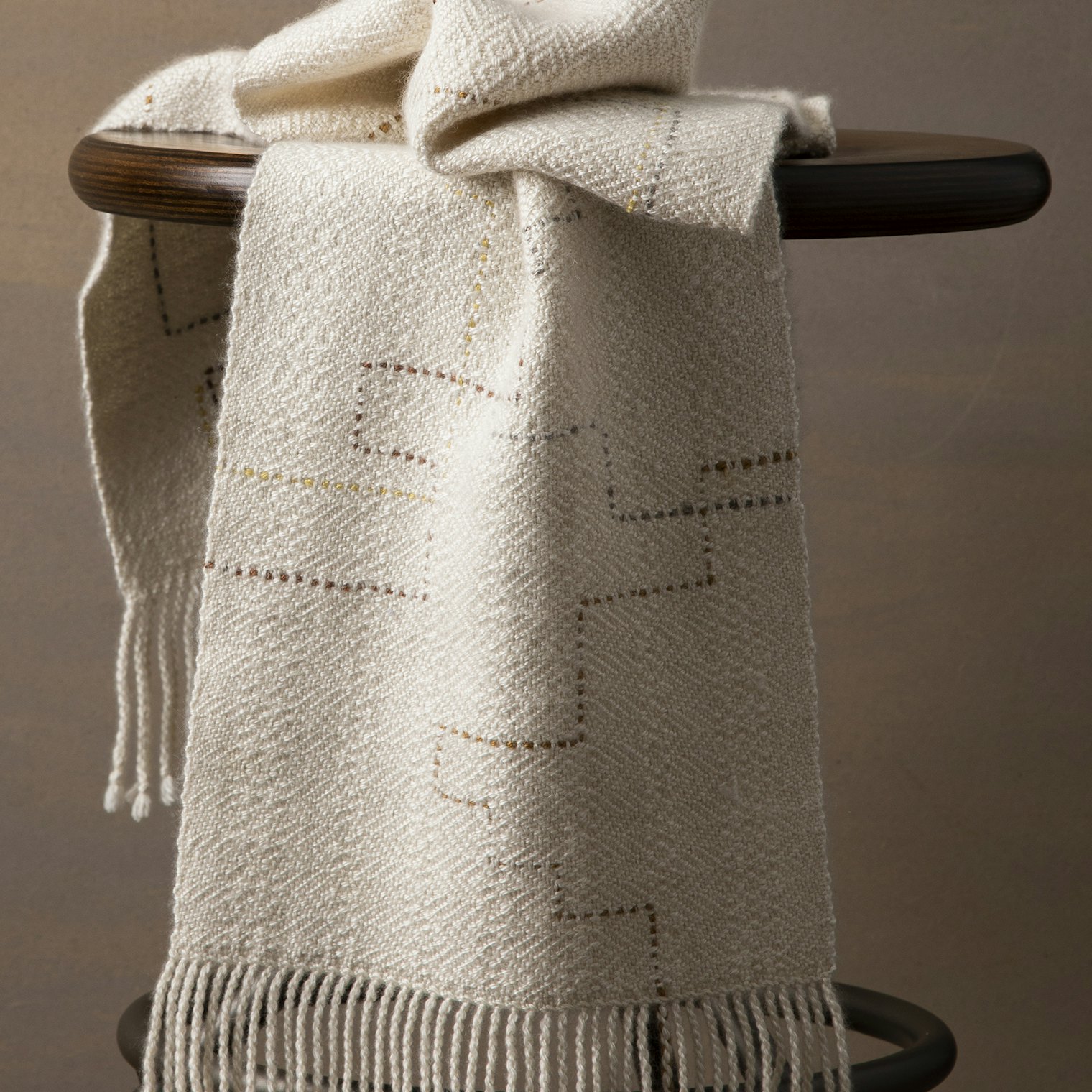 The supplemental weft yarns meander around Nancy Taylor’s Etch-a-Sketch Inlay scarf. Photo by Matt Graves