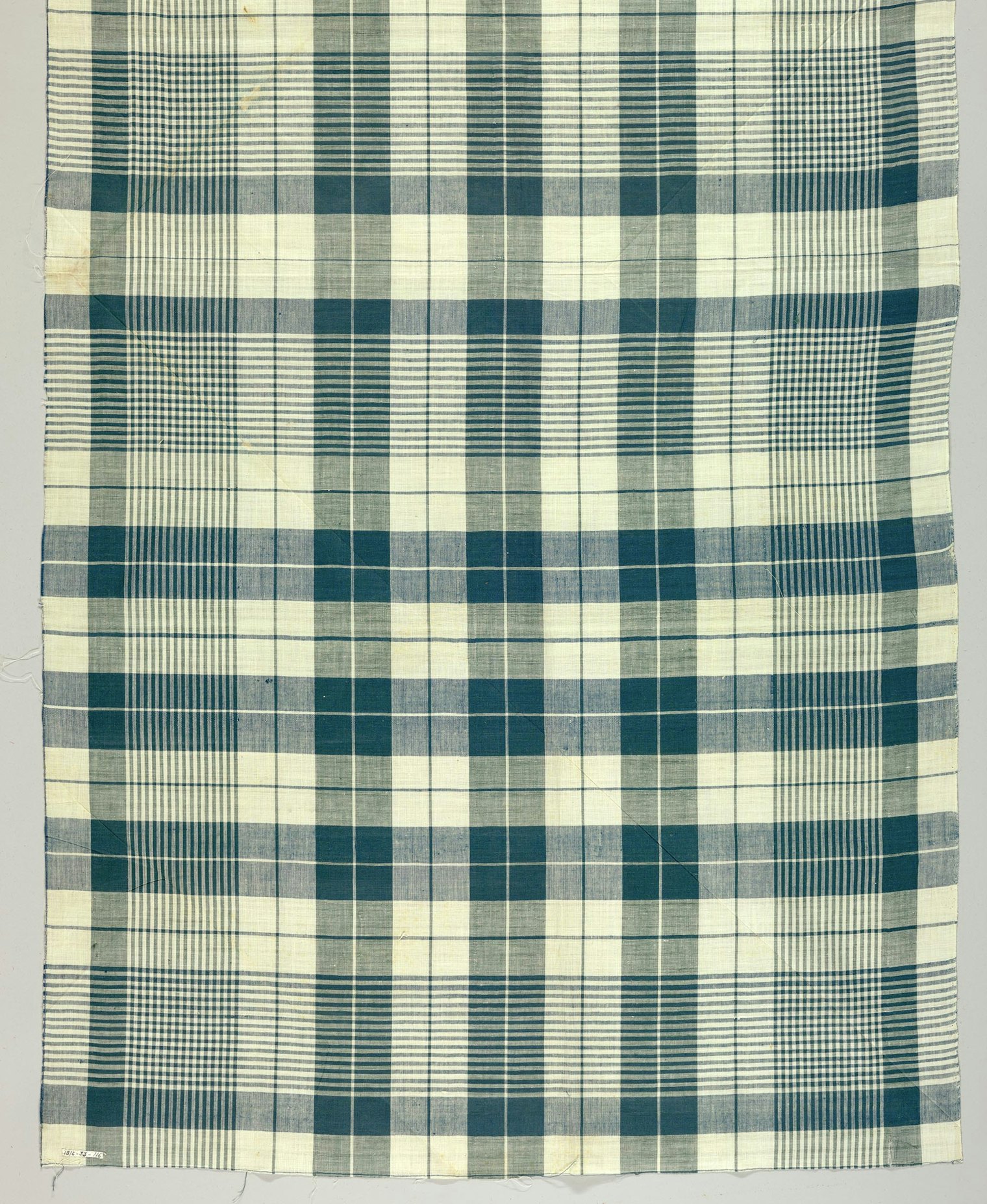 Yarn-dyed woven pattern of large blue, white, and grey checks. United States. Cotton, plain weave, Z/Z twist. Late 19th century. Courtesy of Cooper Hewitt, CC0 license