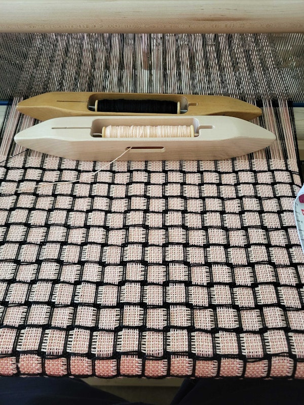 On the loom: Diane Veldhuisen’s version of Madelyn van der Hoogt’s Lattice Scarf design