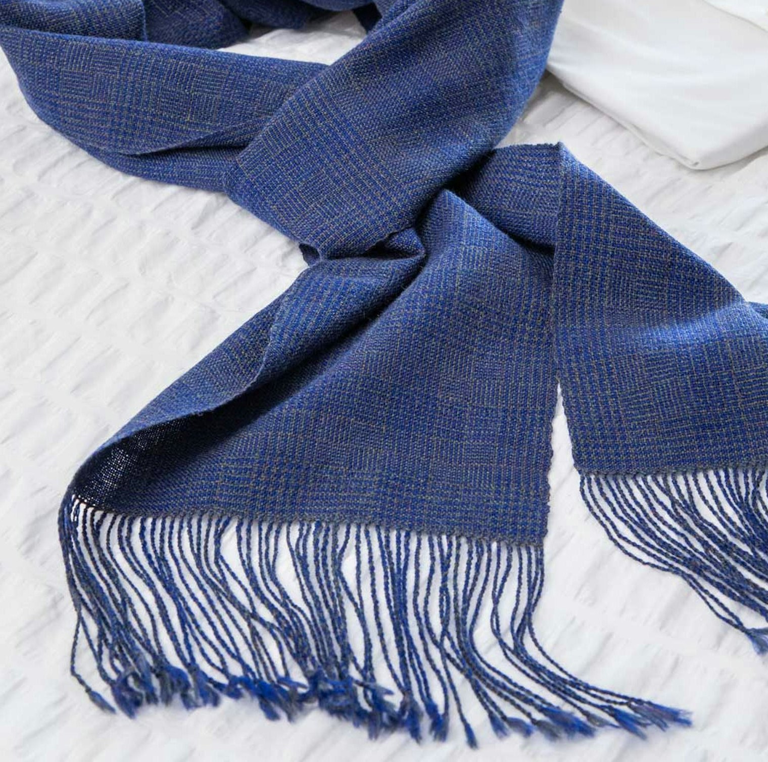 Malynda Allen hemstitched her Sunday Best Scarf before twisting the fringe.