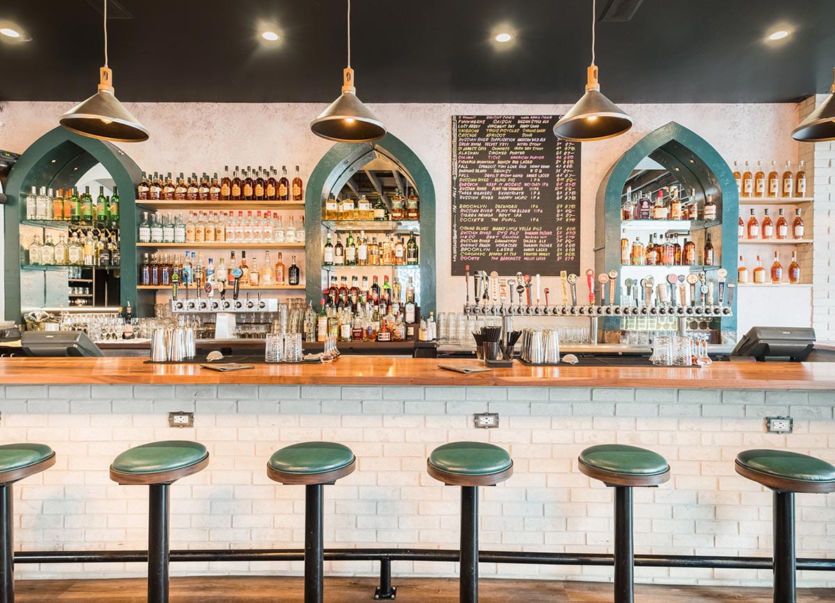 Small-Bar-Love-Handels-CBB34