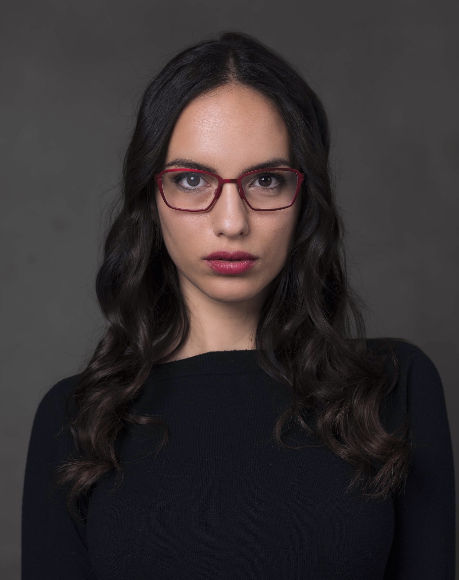 The model is wearing Pin Up Red glasses with vision lenses