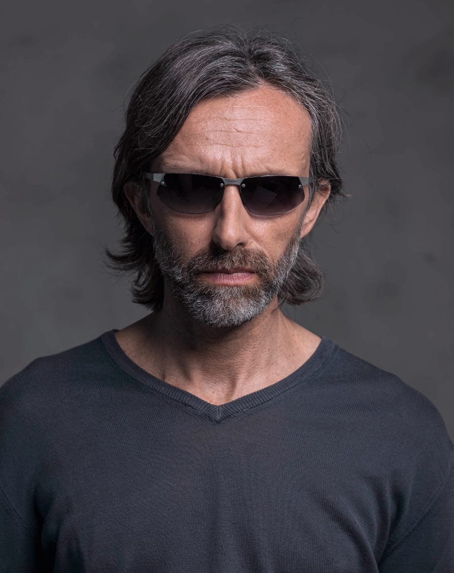The model is wearing Aero Speed Palladium ith smoke lenses