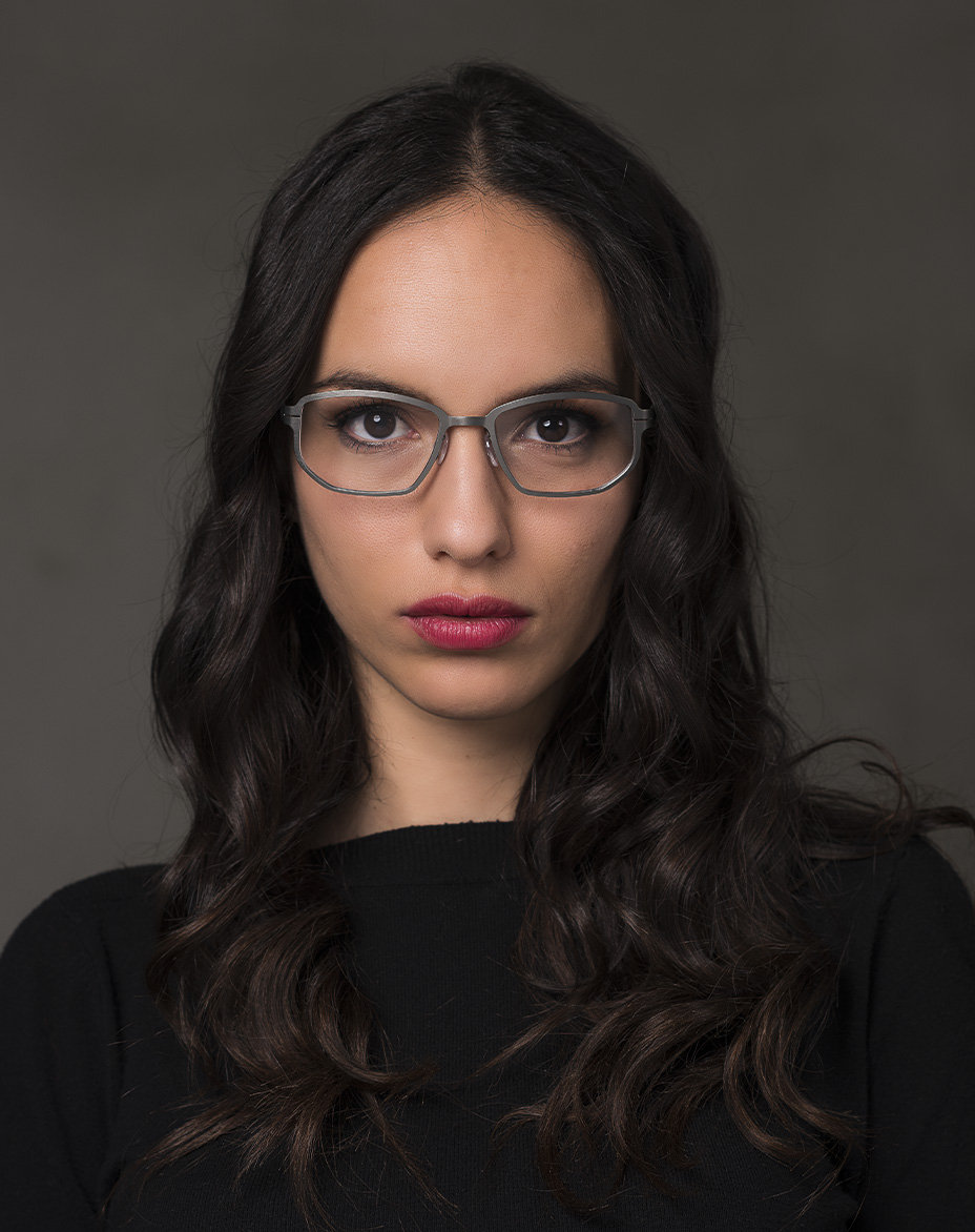 The model is wearing Universal Rutheium glasses with vision lenses The model is wearing Universal Rutheium glasses with vision lenses